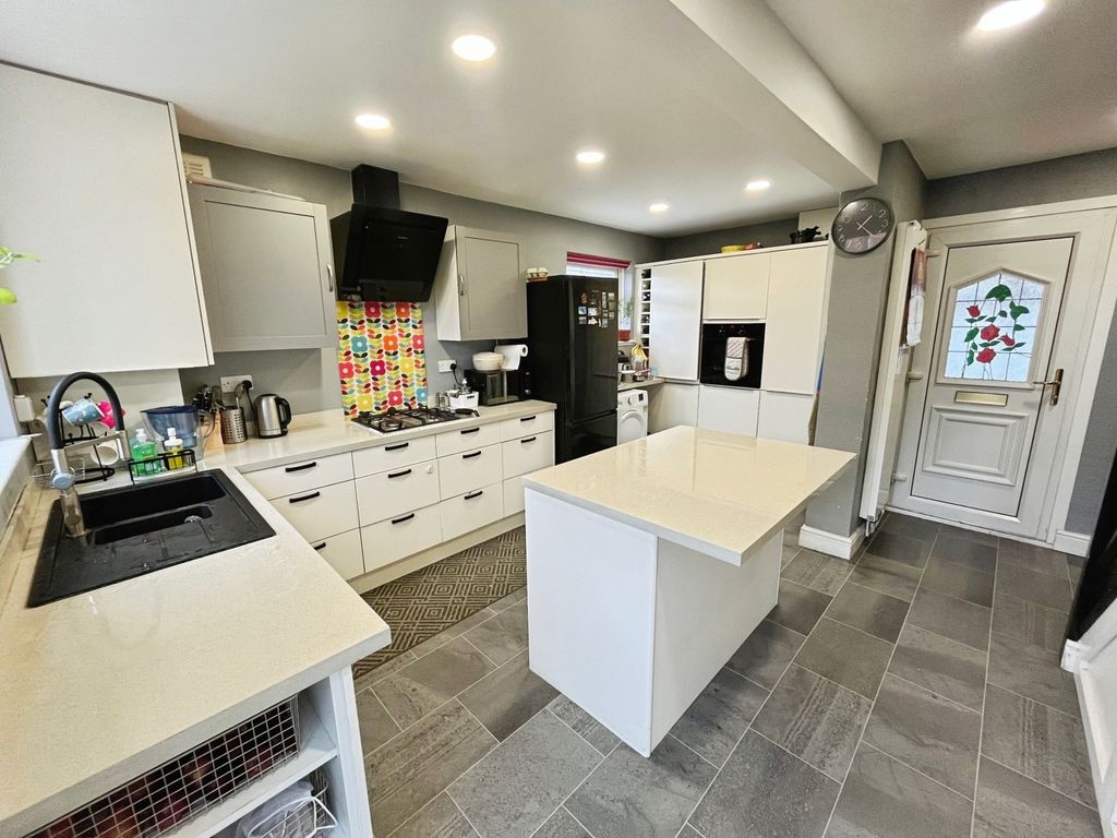 Property photo 3 of 15 Kitchen