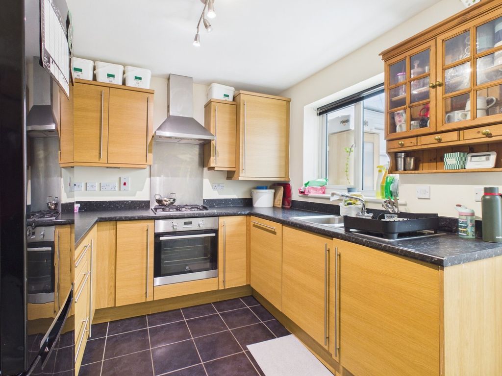 Property photo 3 of 13 Kitchen