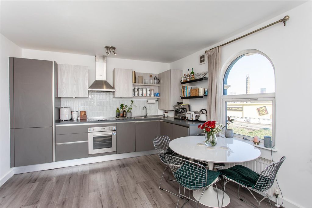 Property photo 3 of 14 Kitchen