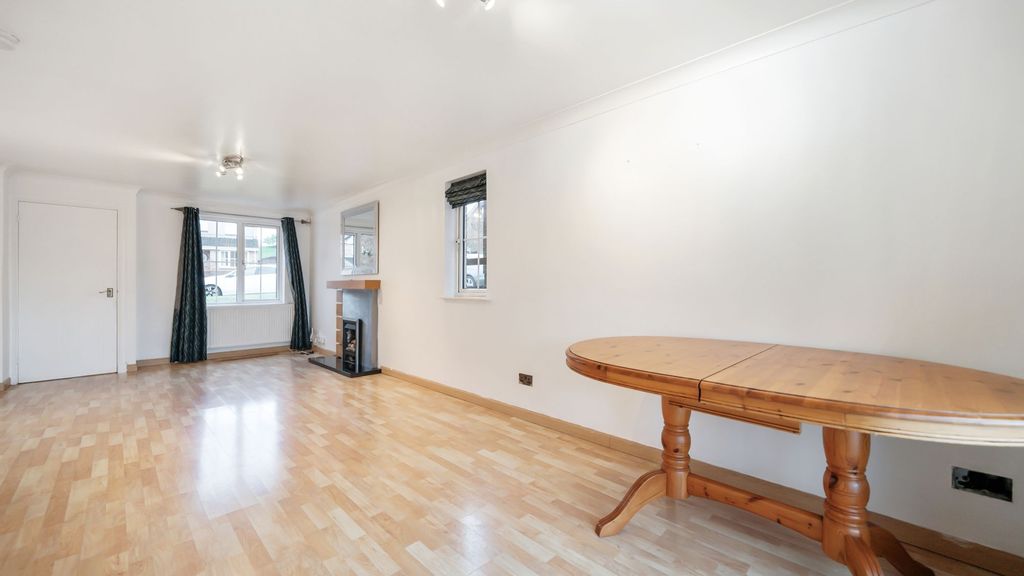 Property photo 3 of 24