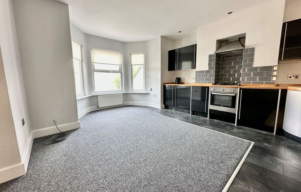 Property photo 3 of 7 Picture 3