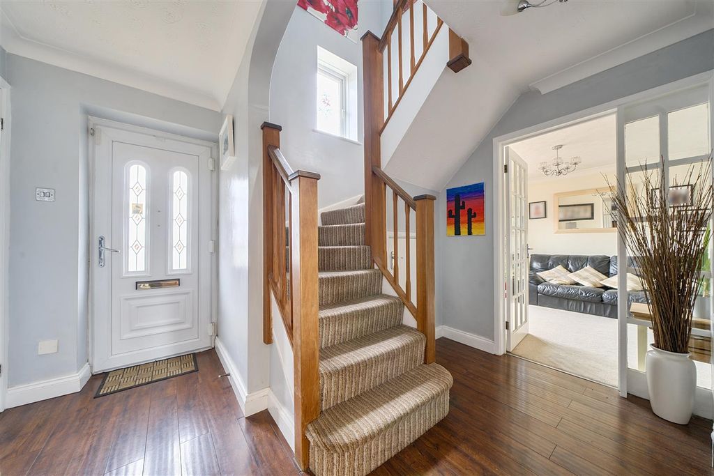 Property photo 2 of 26 Hallway