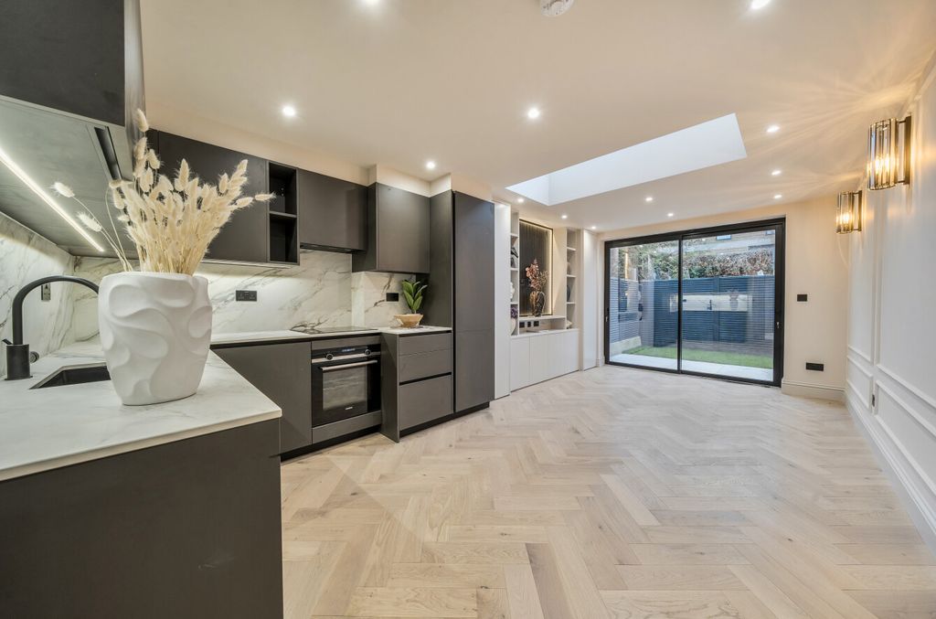 Property photo 2 of 13 1365588-7-68ee731...