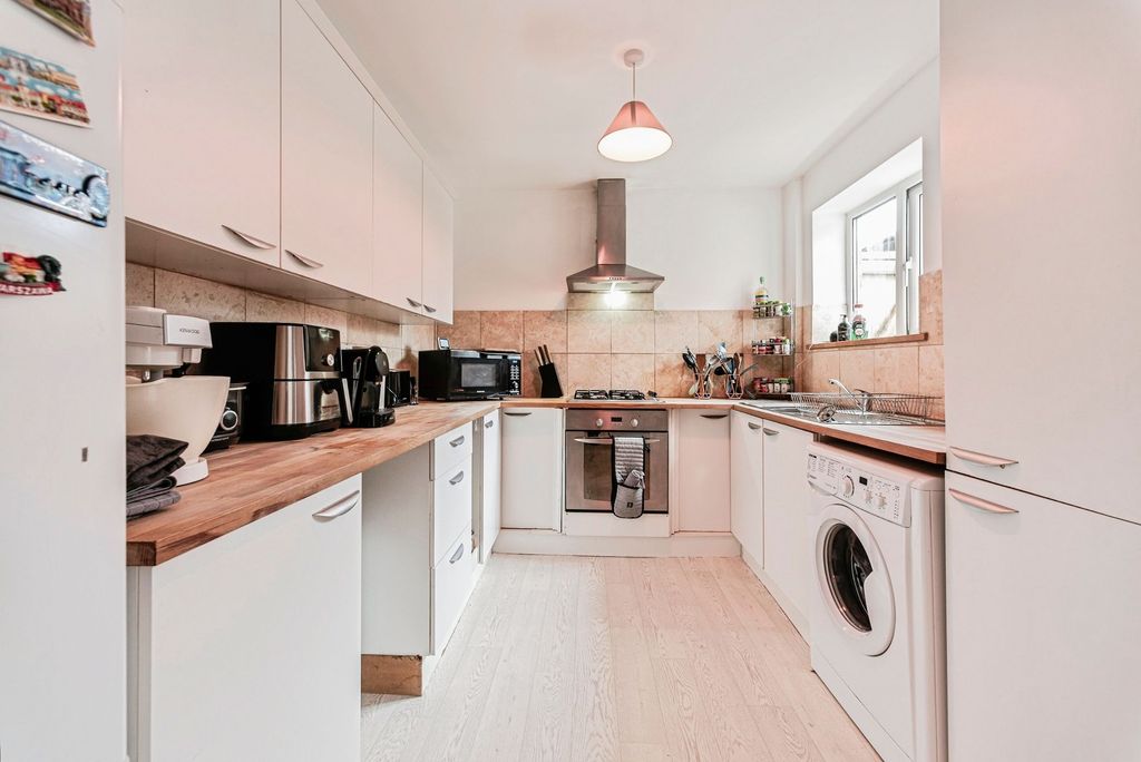 Property photo 3 of 26