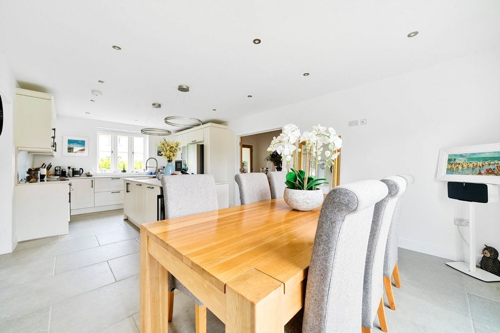 Property photo 3 of 16 Dining