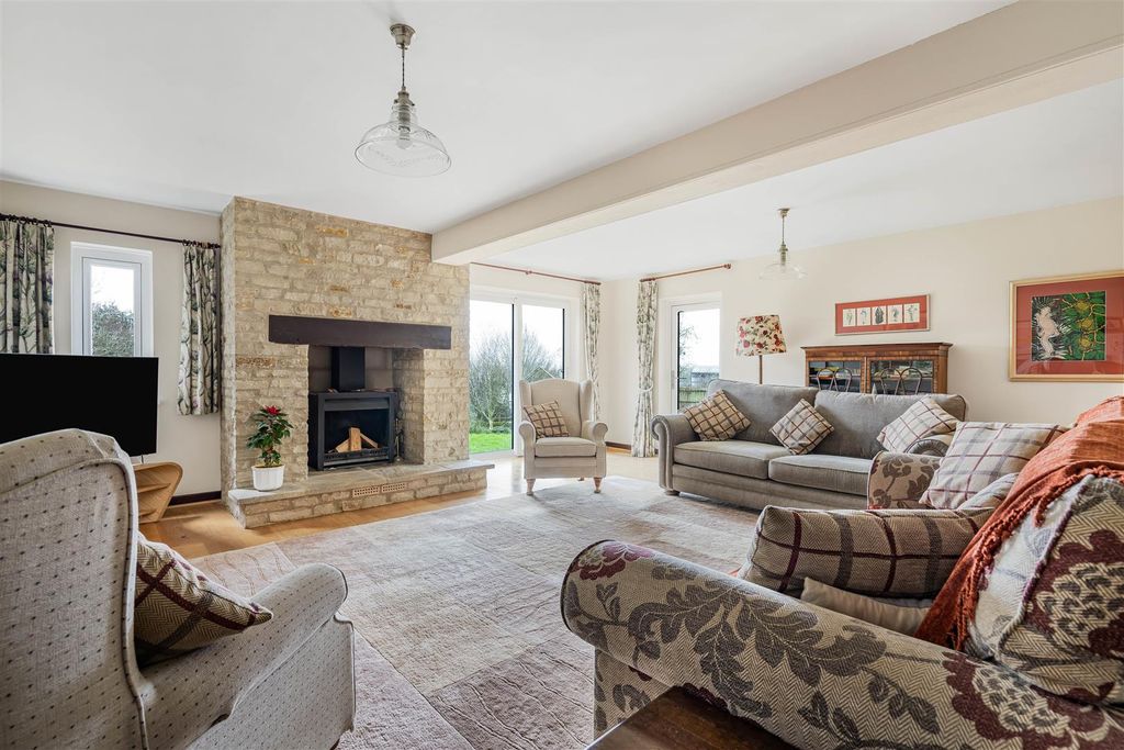 Property photo 3 of 22 7_70002.Jpg