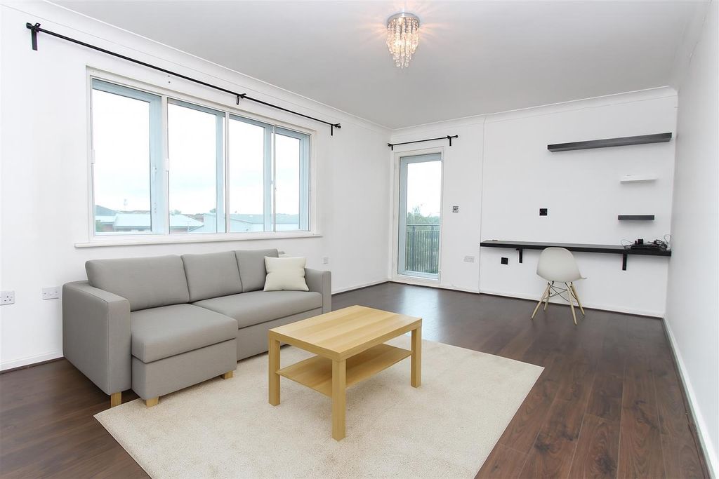 Property photo 2 of 6