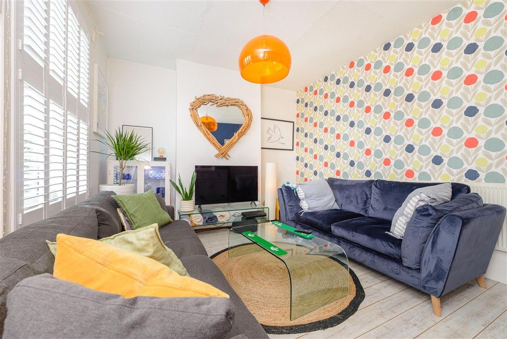 Property photo 2 of 11 Lounge