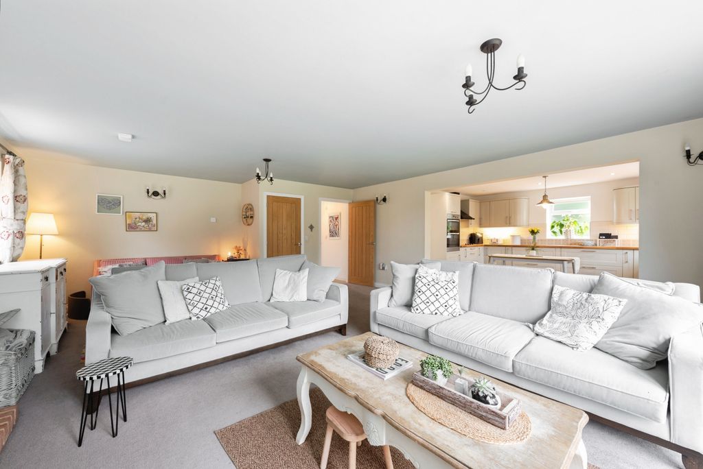 Property photo 3 of 29 Ouseley21Of49