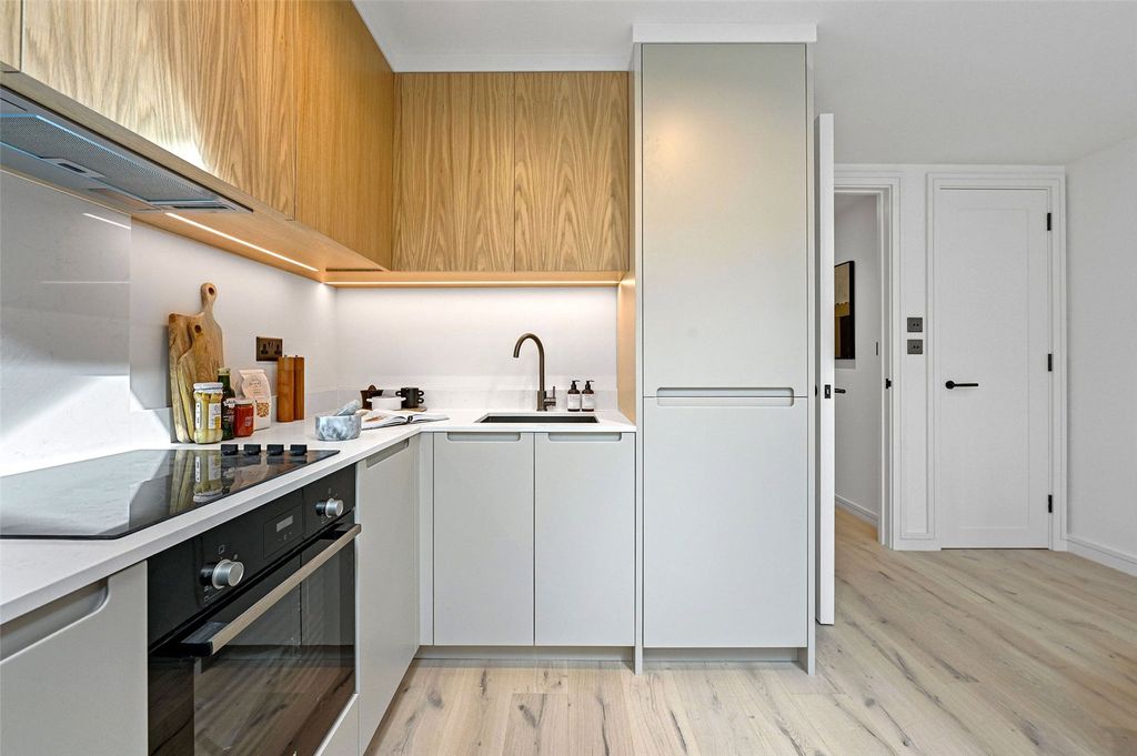 Property photo 3 of 27 Kitchen