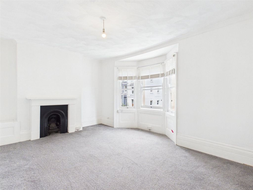 Property photo 2 of 11 Flat To Rent