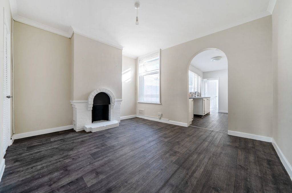 Property photo 2 of 8 1342587-9-68A6d8c...