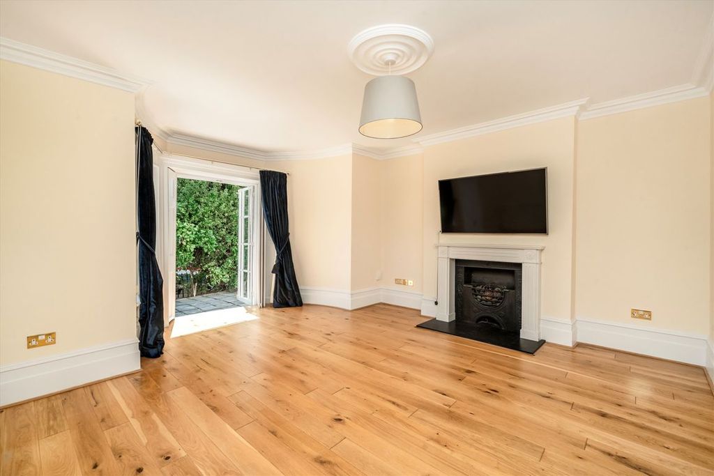 Property photo 3 of 10
