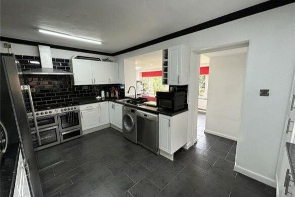 Property photo 3 of 28 Image 2