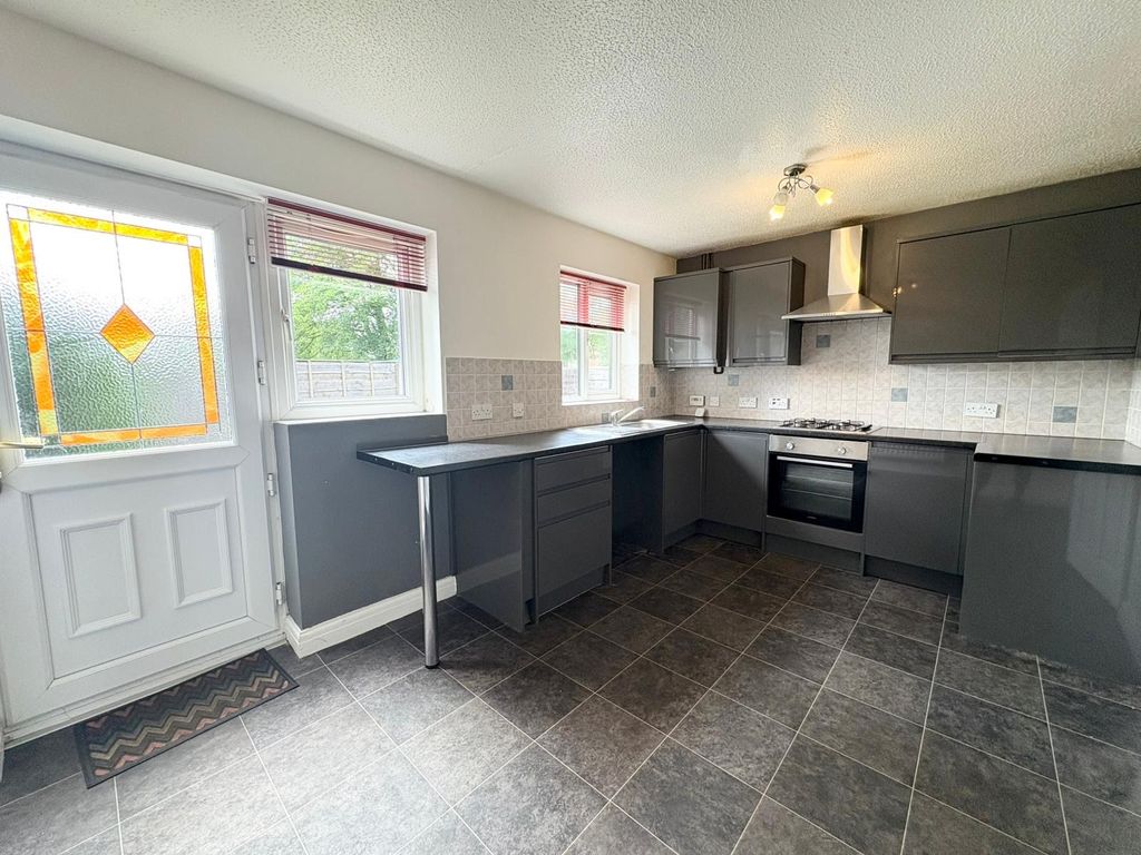 Property photo 1 of 11 Kitchen