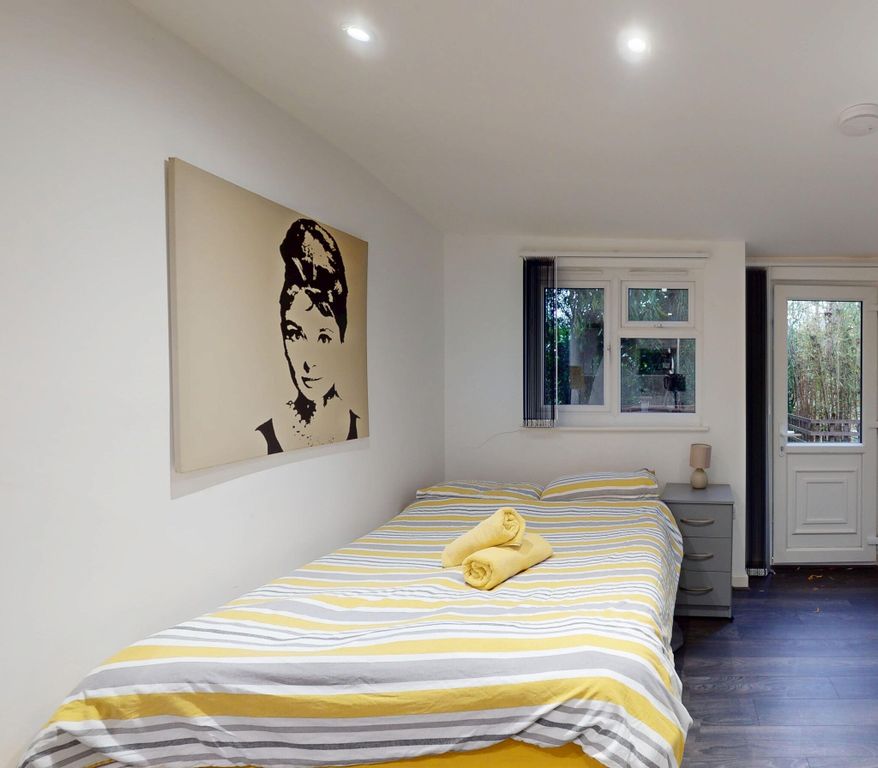 Property photo 1 of 9 Bedroom