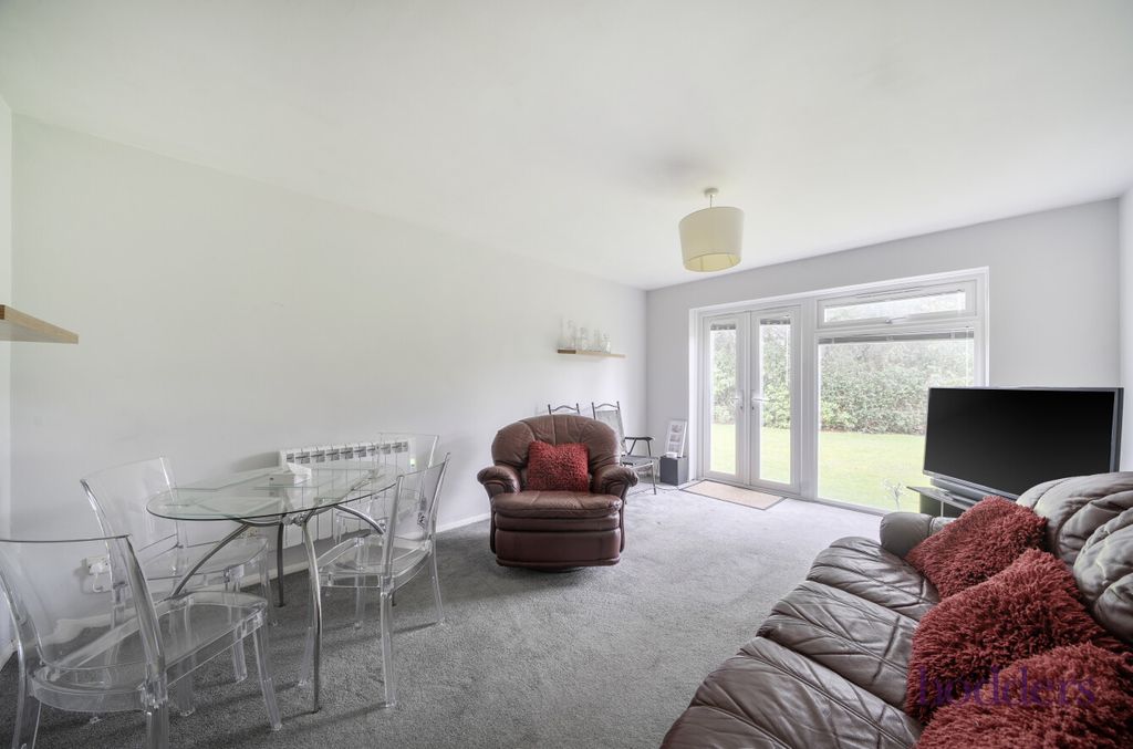 Property photo 2 of 20 98d2d35B-c955-450...