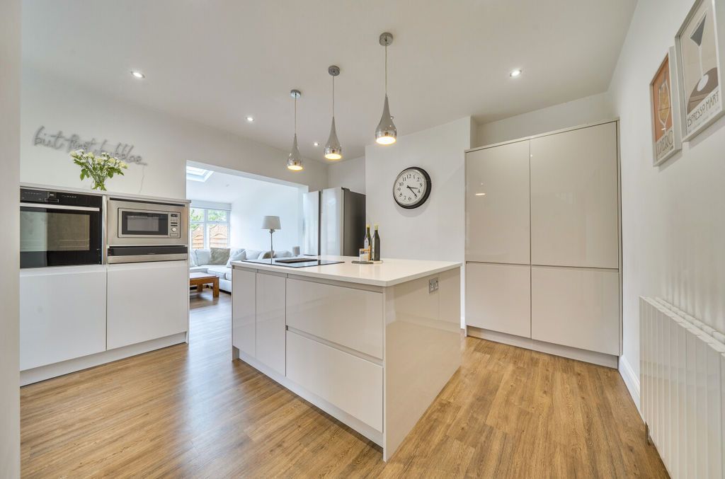 Property photo 2 of 18 Kitchen Diner Angle 1
