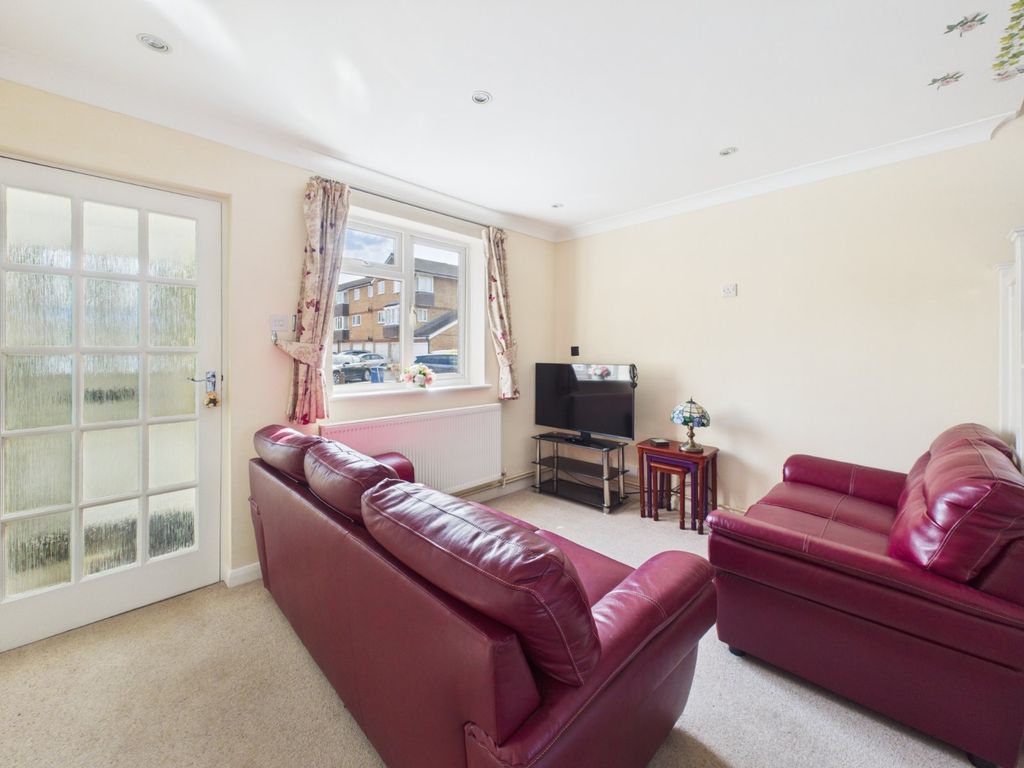Property photo 3 of 9 Picture No. 12