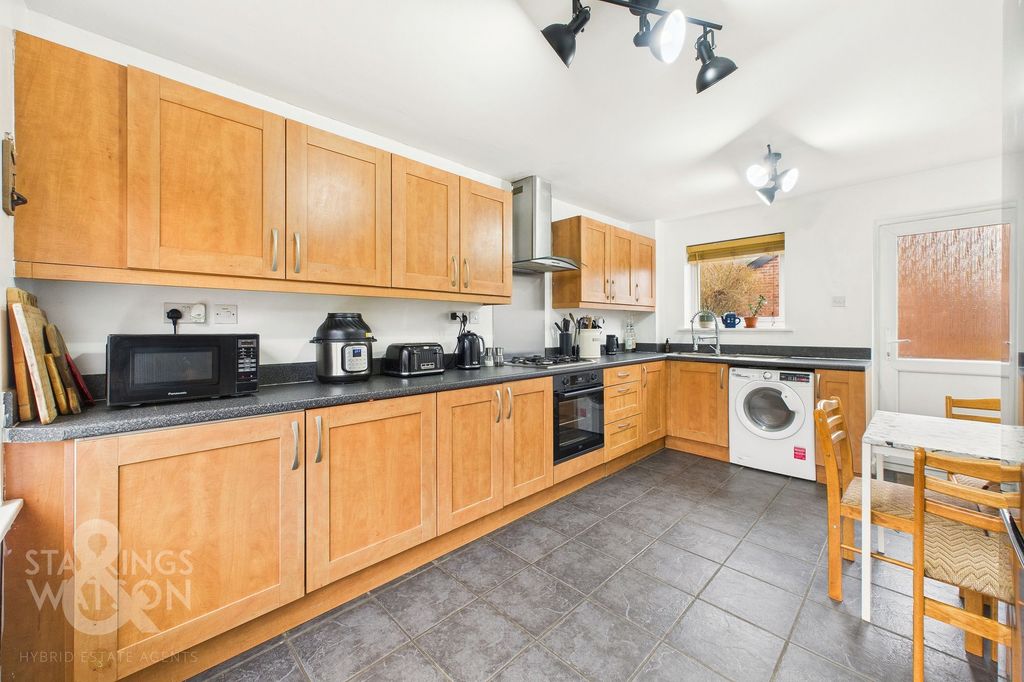 Property photo 3 of 27