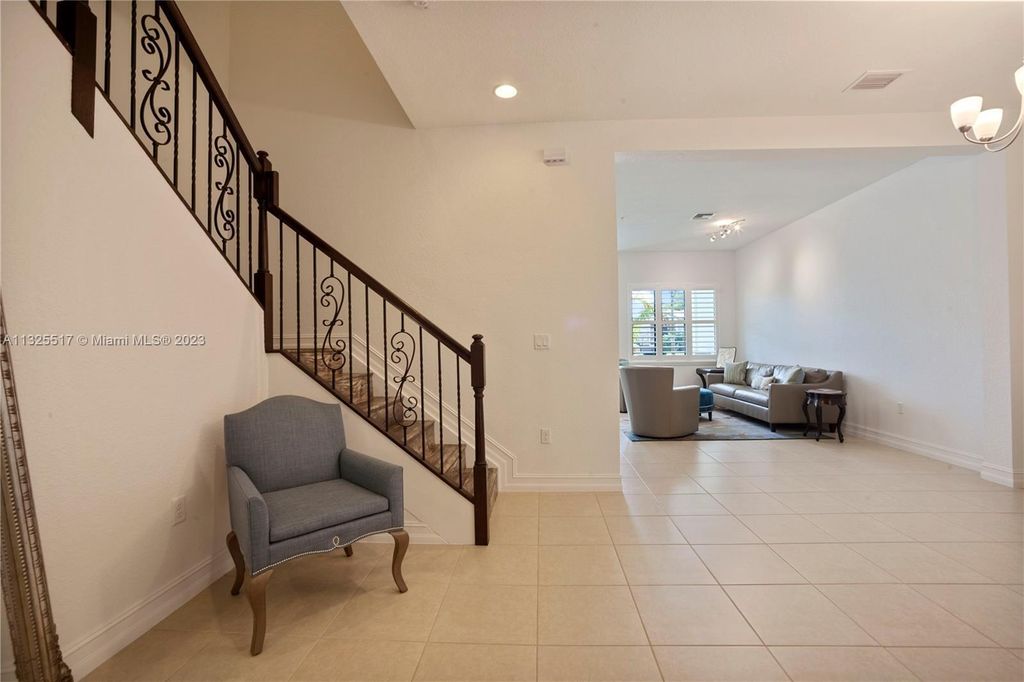 Property photo 3 of 32 <Alttext/>