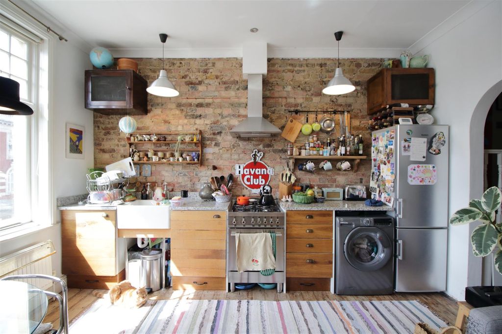 Property photo 2 of 12 Eden Harper Acre Lane Brixton