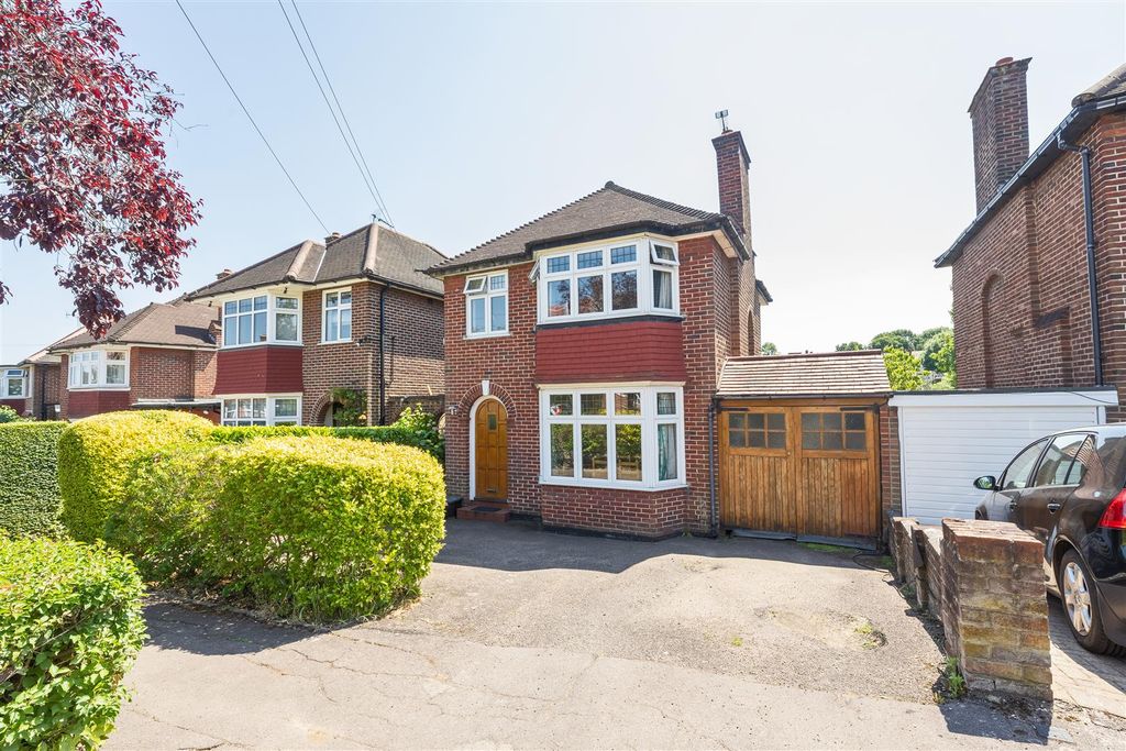 Property photo 1 of 28 Abbotsford Gardens, Ig8