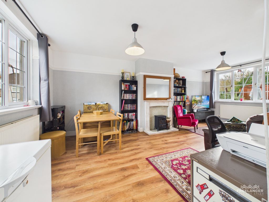 Property photo 2 of 15 Living Diner