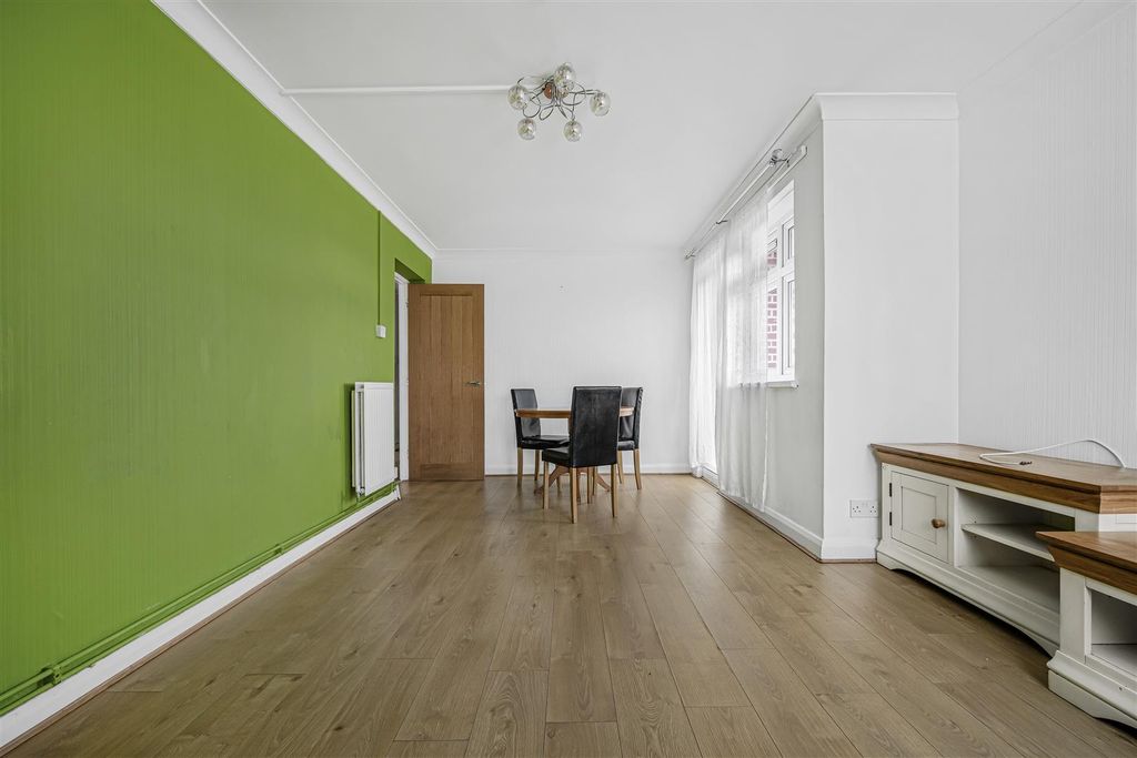 Property photo 2 of 13 Lounge