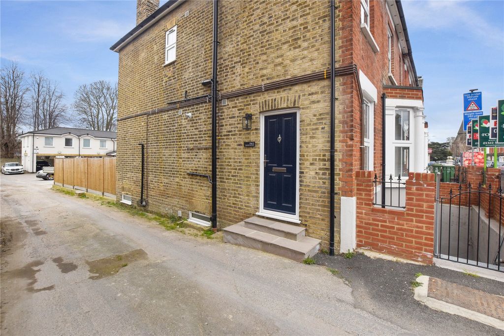 Property photo 1 of 9 External