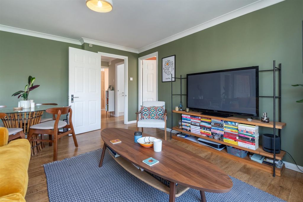 Property photo 2 of 16 02-57_Sutton_Sq_E9_6Eq.Jpg