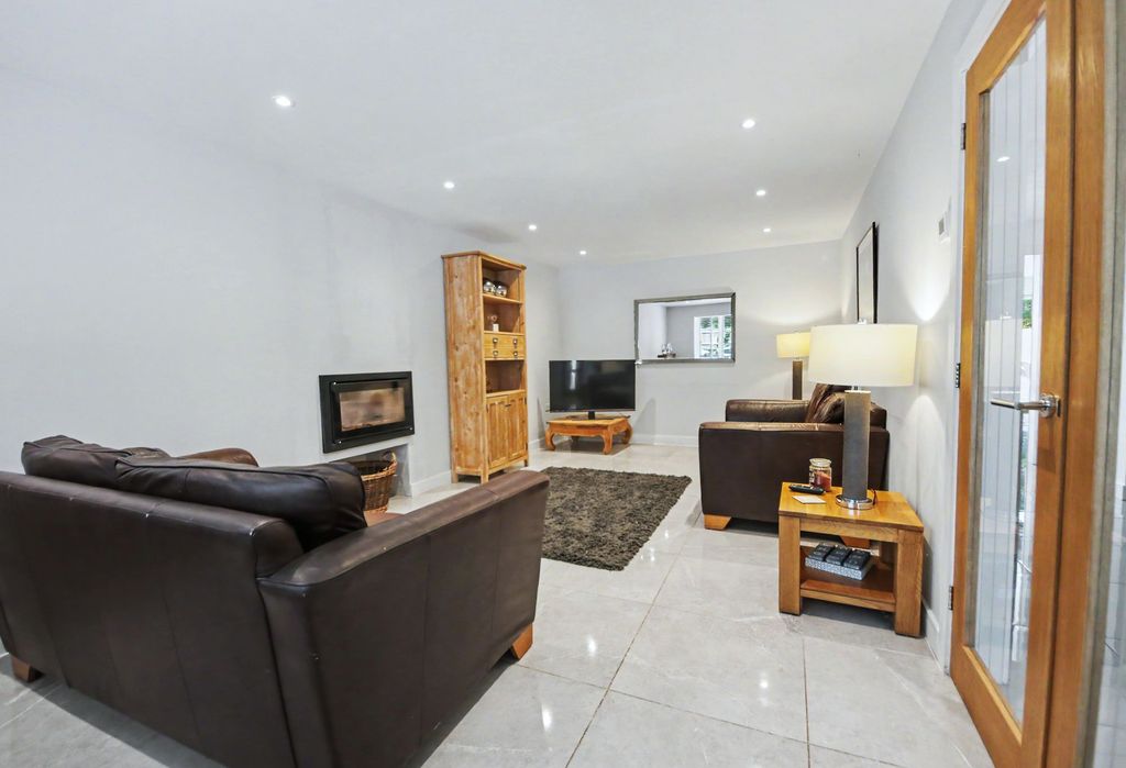 Property photo 3 of 22