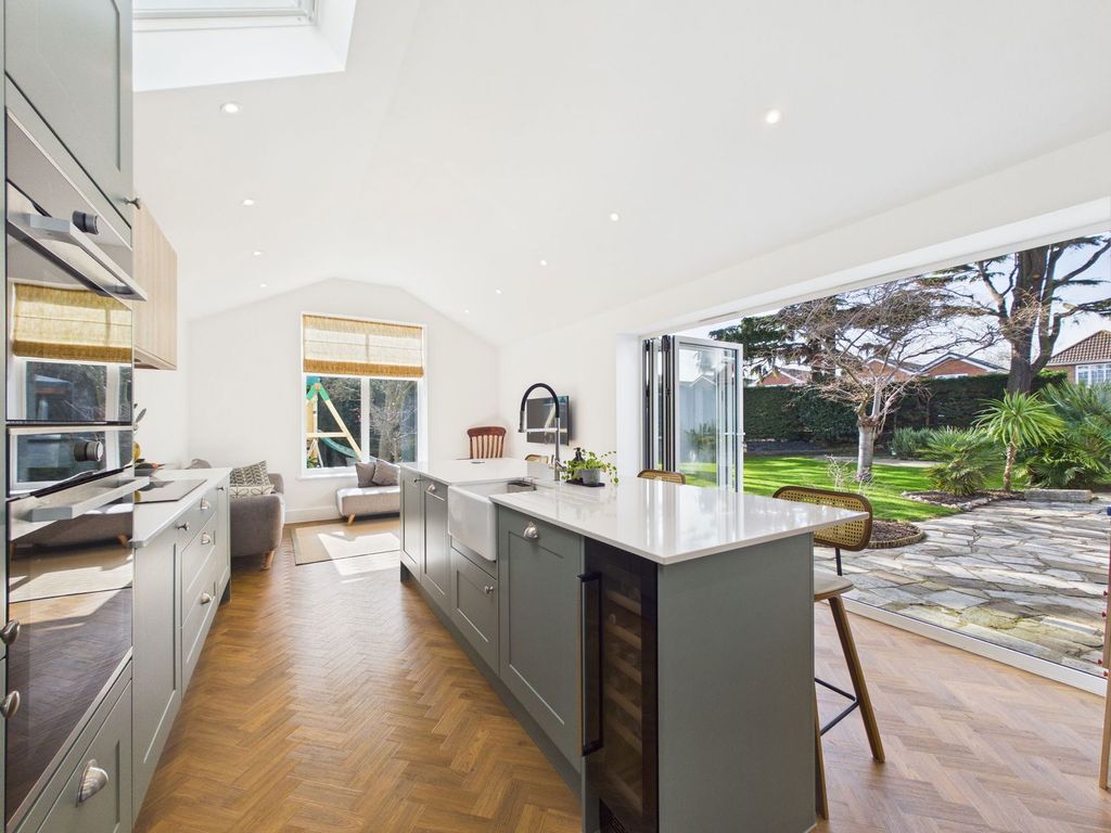 Property photo 3 of 42