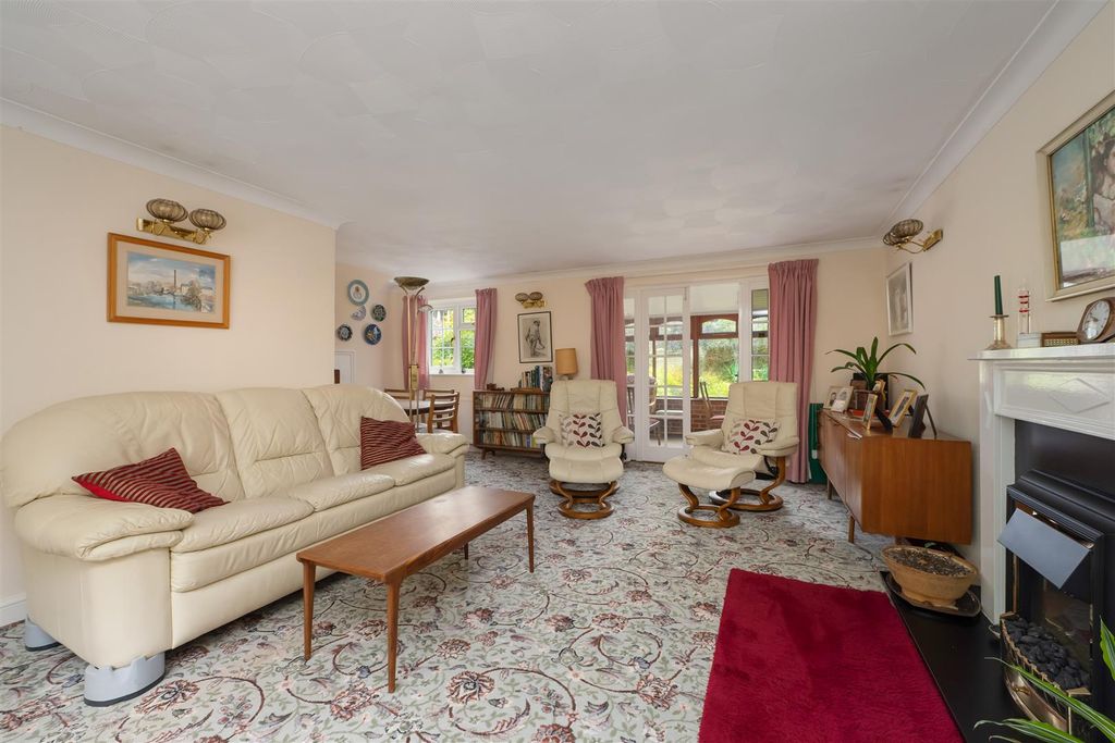 Property photo 2 of 20 Jubilee Road, Littlebourne, Canterbury