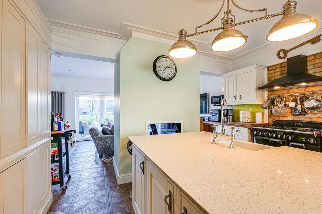 Property photo 3 of 33