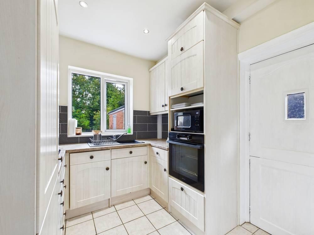 Property photo 2 of 18 Kitchen