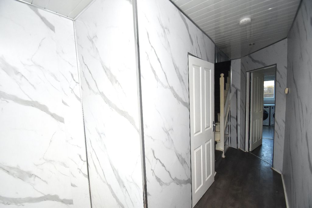 Property photo 2 of 19 4692582