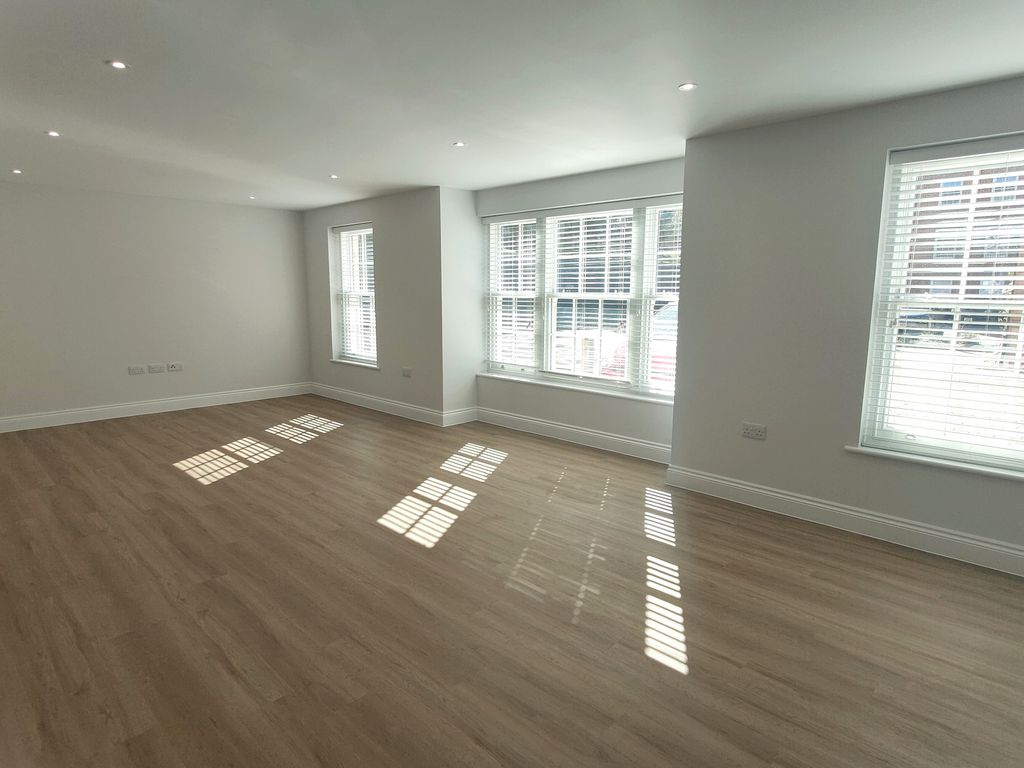 Property photo 2 of 14 Image