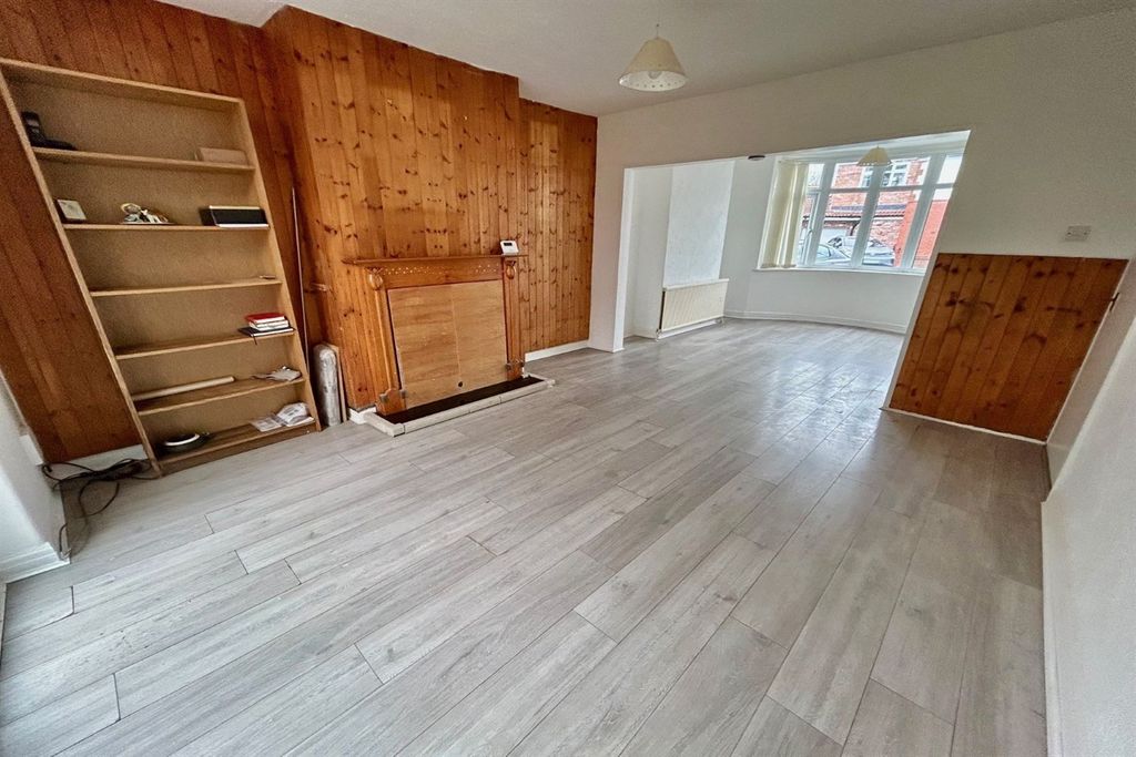 Property photo 3 of 19 Living Room