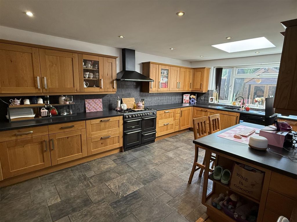 Property photo 2 of 25 Kitchen/Dining Room
