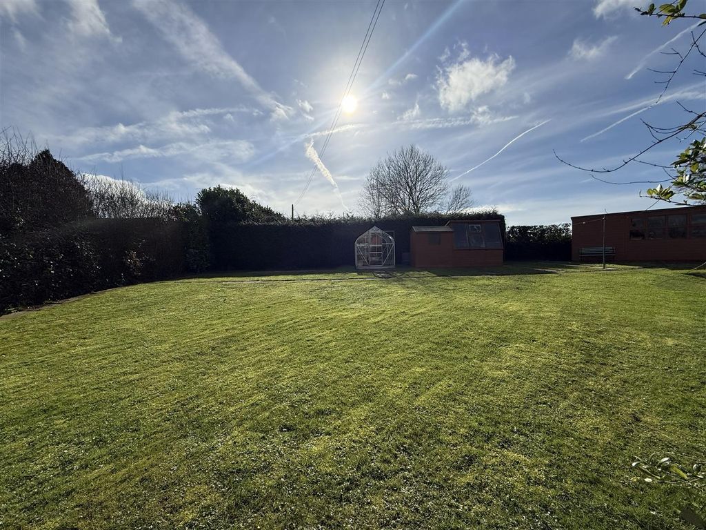 Property photo 3 of 28 Front Garden