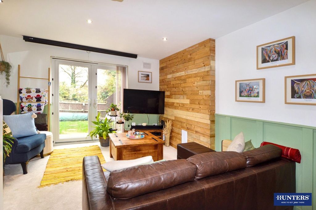 Property photo 2 of 8 Lounge