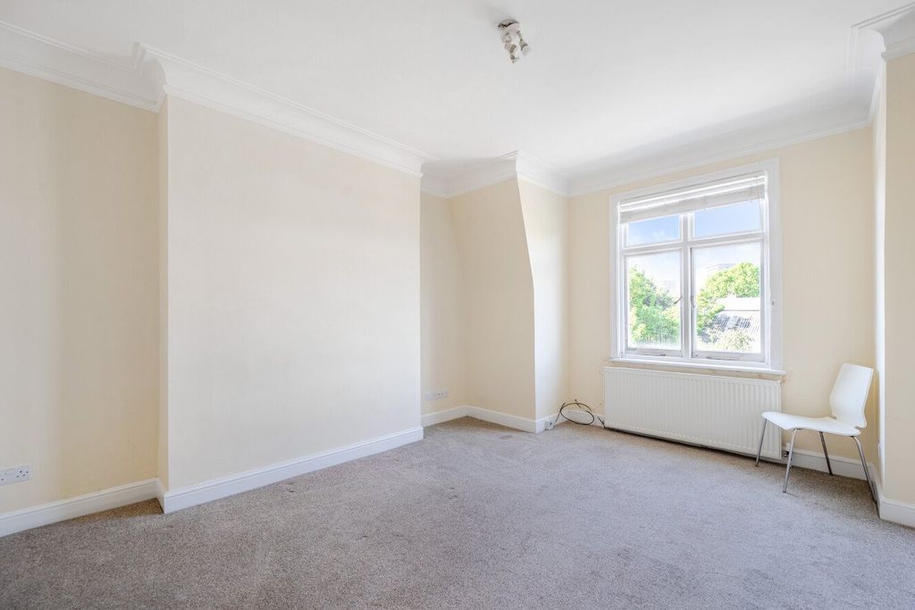 Property photo 2 of 11 Picture No. 14