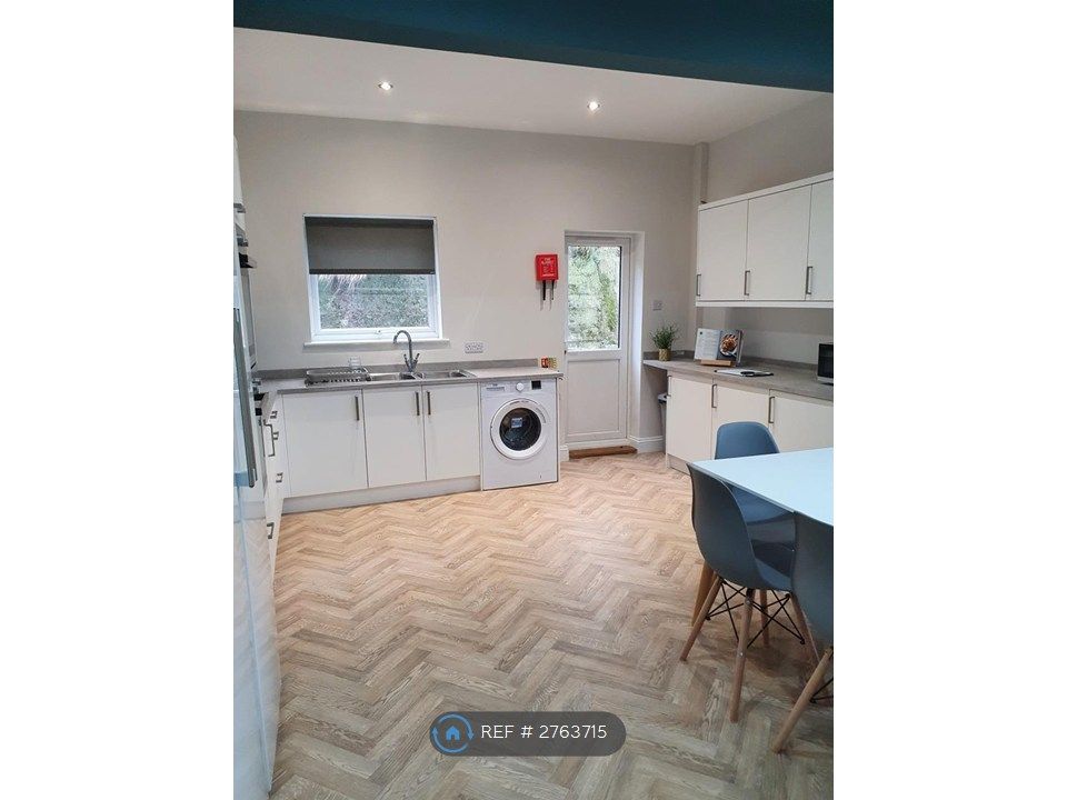 Property photo 3 of 13 Kitchen &amp; Dining Area