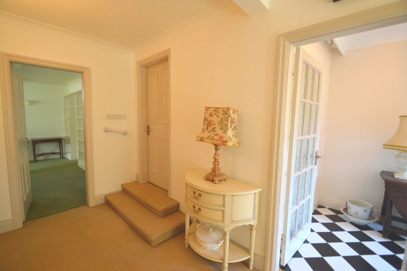 Property photo 3 of 9 Photo 6