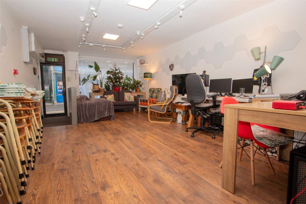 Property photo 1 of 20 Picture No. 04