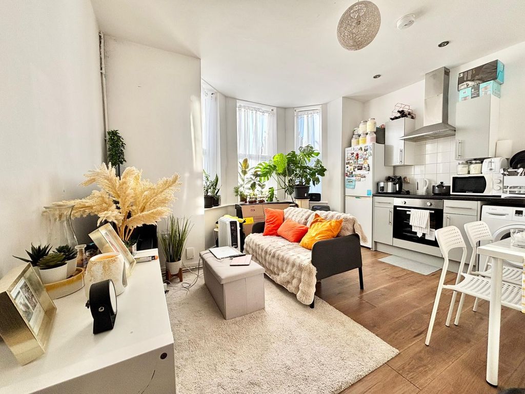 Property photo 1 of 7 Living Room