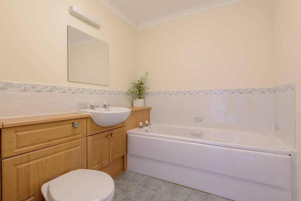 Additional image 19 of 3 bed flat for sale23 Royal Apartments, 1 Station Road, North Berwick EH39