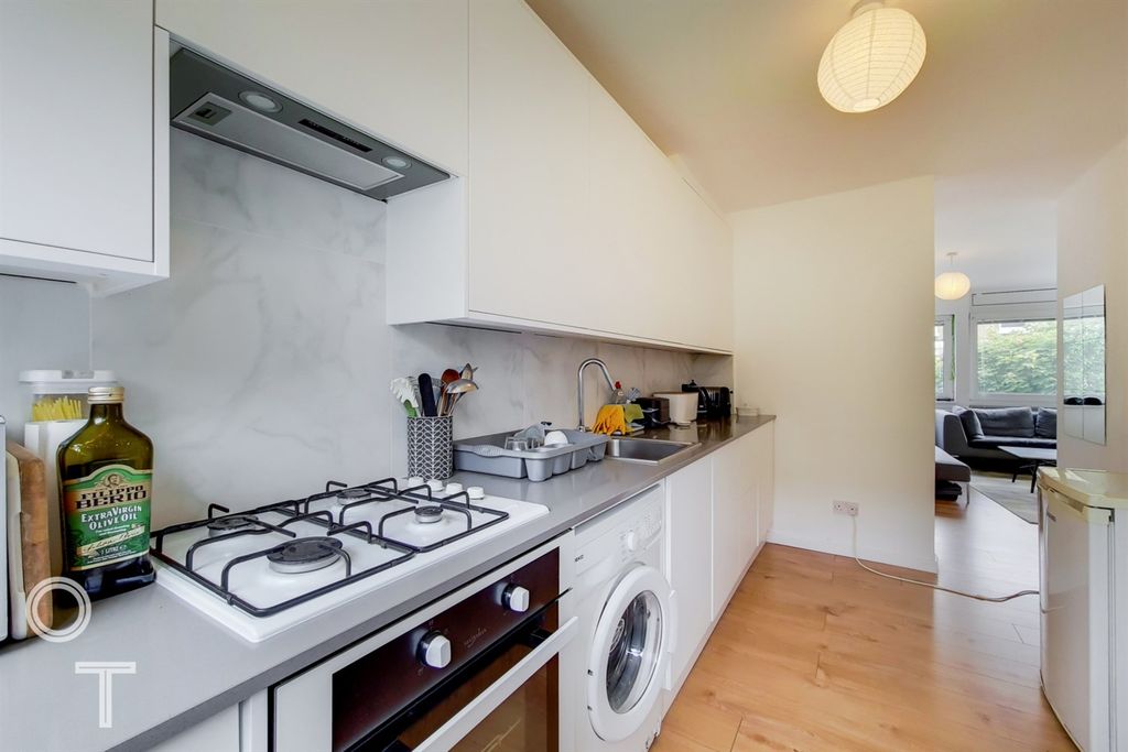 Property photo 2 of 10 Kitchen