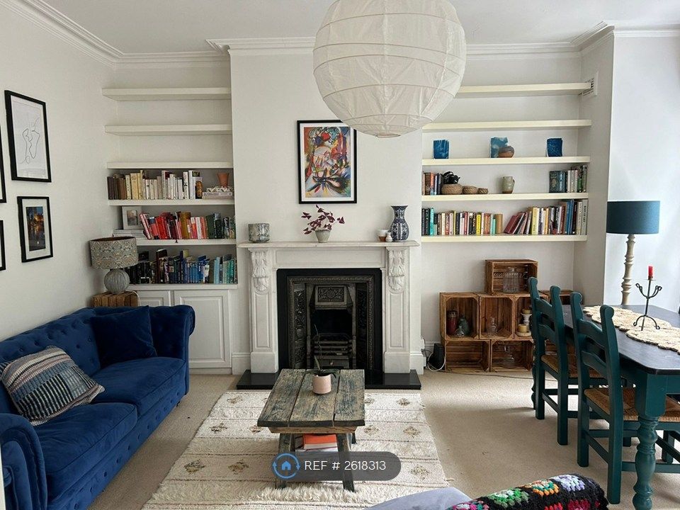 Property photo 2 of 16 Lounge